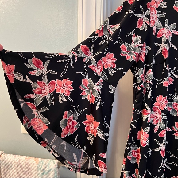 Olivia Matthews Black Floral Dress Bell Sleeves Sz 3X - Picture 1 of 6
